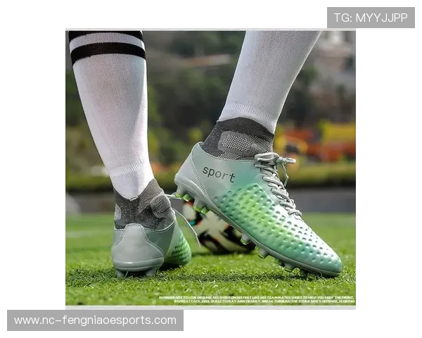 高帮足球鞋球星穿搭大赏，经典与创新交织的运动时尚之选